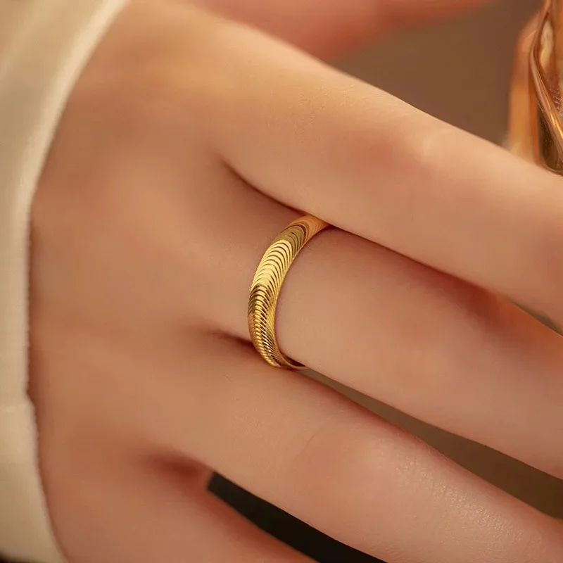 Anillo de oro puro EternaGold  - Home Security Companies reseña y precio